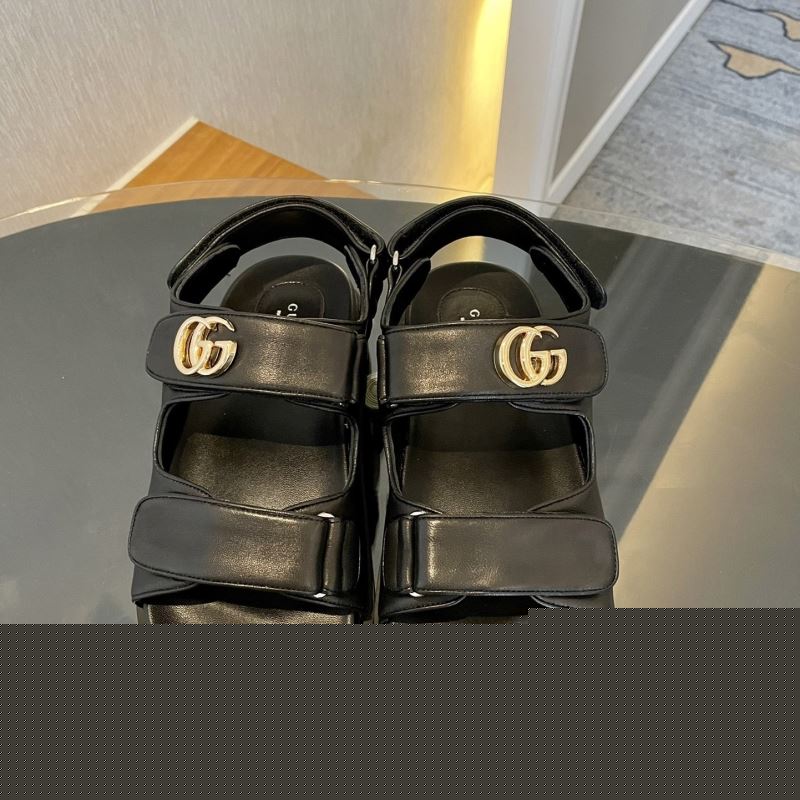 G*u*i sandals